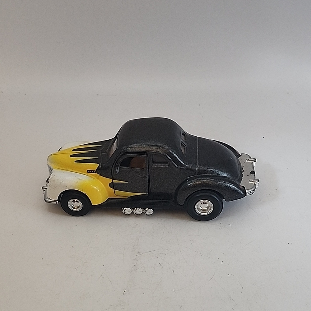 Tootsie Toy 1940 Ford Coupe Diecast Car 1:32 Scale
